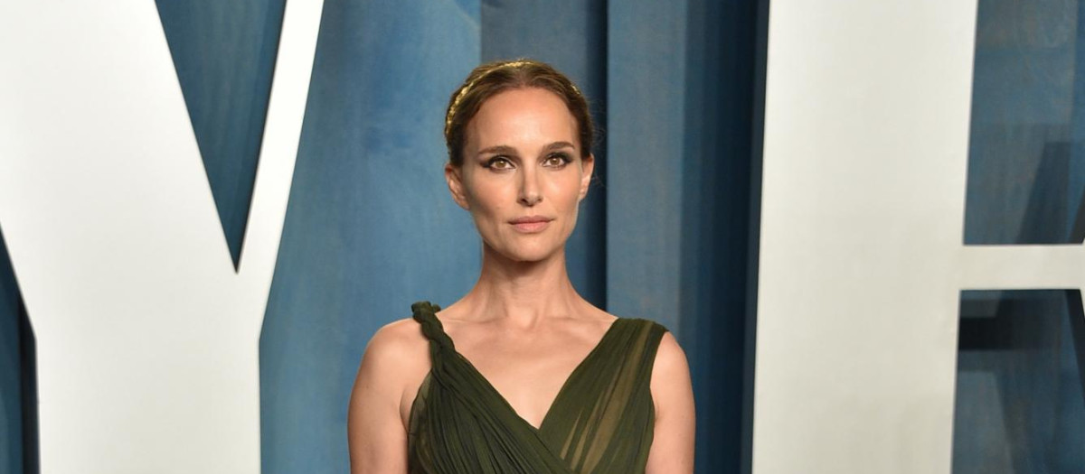Natalie Portman at the 2022 Vanity Fair Oscar Party on March 27, 2022 in Beverly Hills, CA.