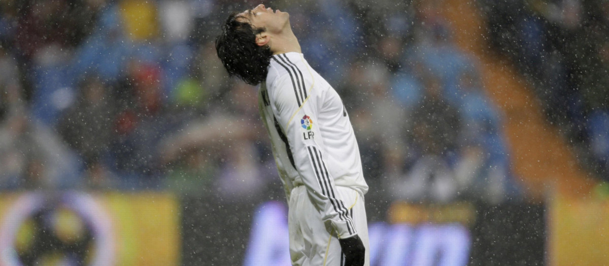 Kaká durante un partido con el Real Madrid en 2010