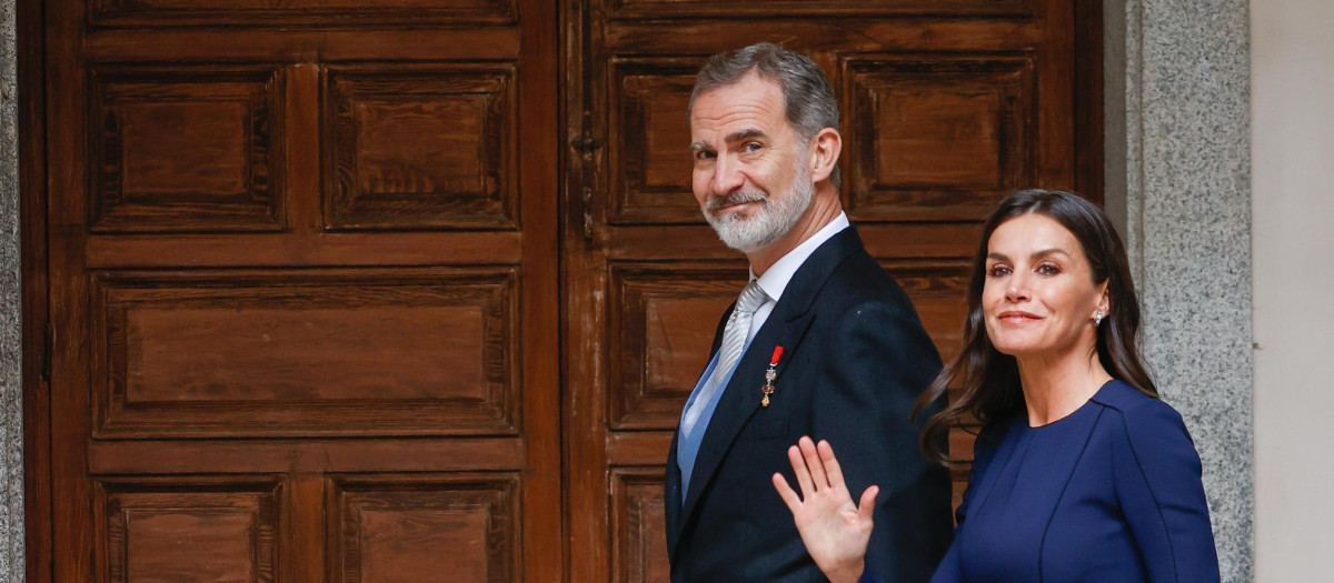 Los Reyes, a su llegada al Paraninfo de la Universidad de Alcalá de Henares para entregar el Premio Cervantes