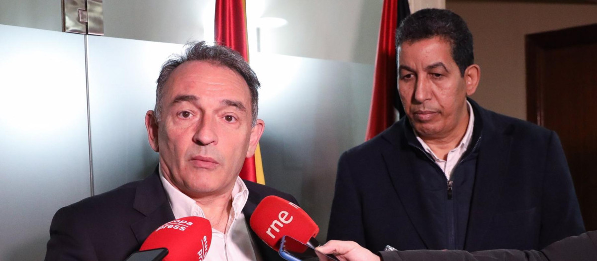 El secretario de Estado para la Agenda 2030 y secretario general del PCE, Enrique Santiago ofrece declaraciones a la prensa tras la reunión con el delegado del Frente Polisario en España, Abdulah Arabi.
