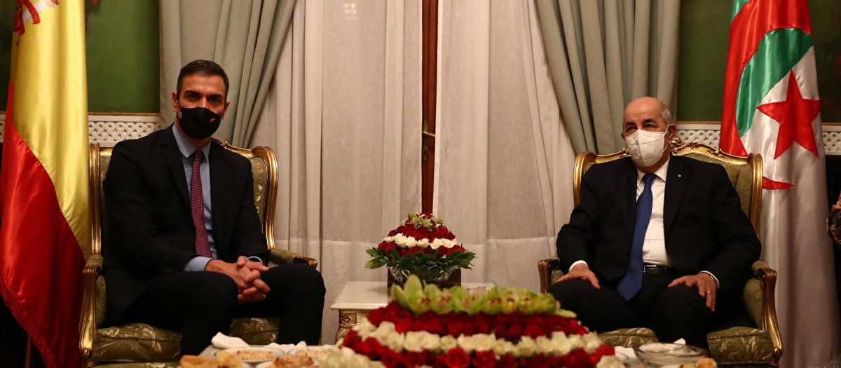 el presiente del Gobierno de España, Pedro Sánchez, y el presidente de Argelia, Addelmadjid Tebboune