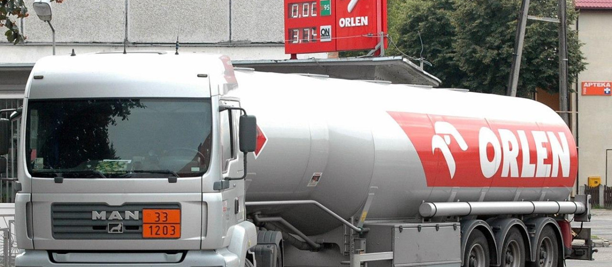 Una cisterna de la compañía petrolera Polaca Orlen