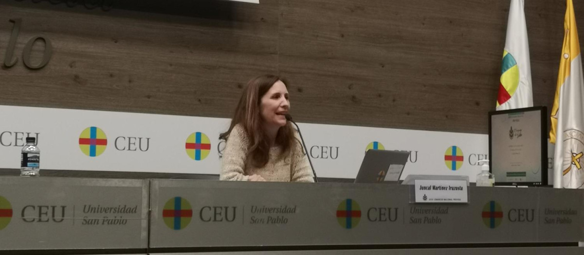 La doctora Juncal Martínez, durante su ponencia en el congreso