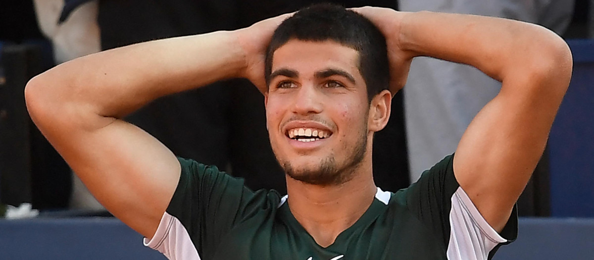 Carlos Alcaraz celebra el triunfo en Barcelona