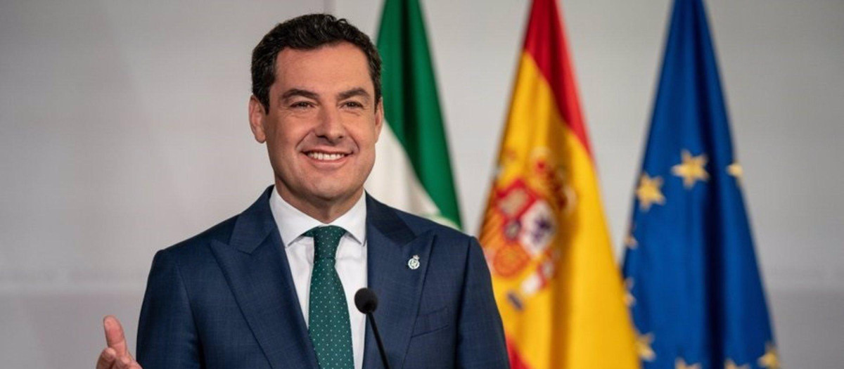 El presidente de la Junta de Andalucía, Juanma Moreno, comparece para informar de la convocatoria de elecciones para el 19 de junio de 2022