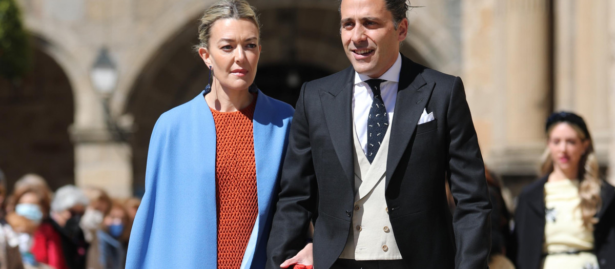 Marta Ortega y Carlos Torretta en la boda de Isabelle Junot y Álvaro Falcó, en Plasencia