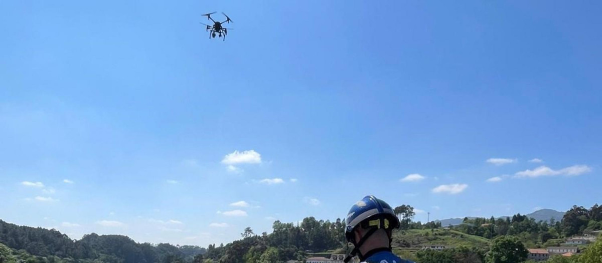 Drones de la AXEGA participan en el operativo de búsqueda de un menor desaparecido en el río Miño, en Arbo (Pontevedra)SOCIEDAD 
112 GALICIA