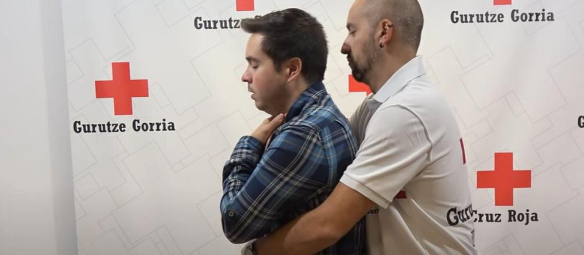 La Maniobra de Heimlich es uno de los primeros auxilios más conocidos en caso de atragantamiento