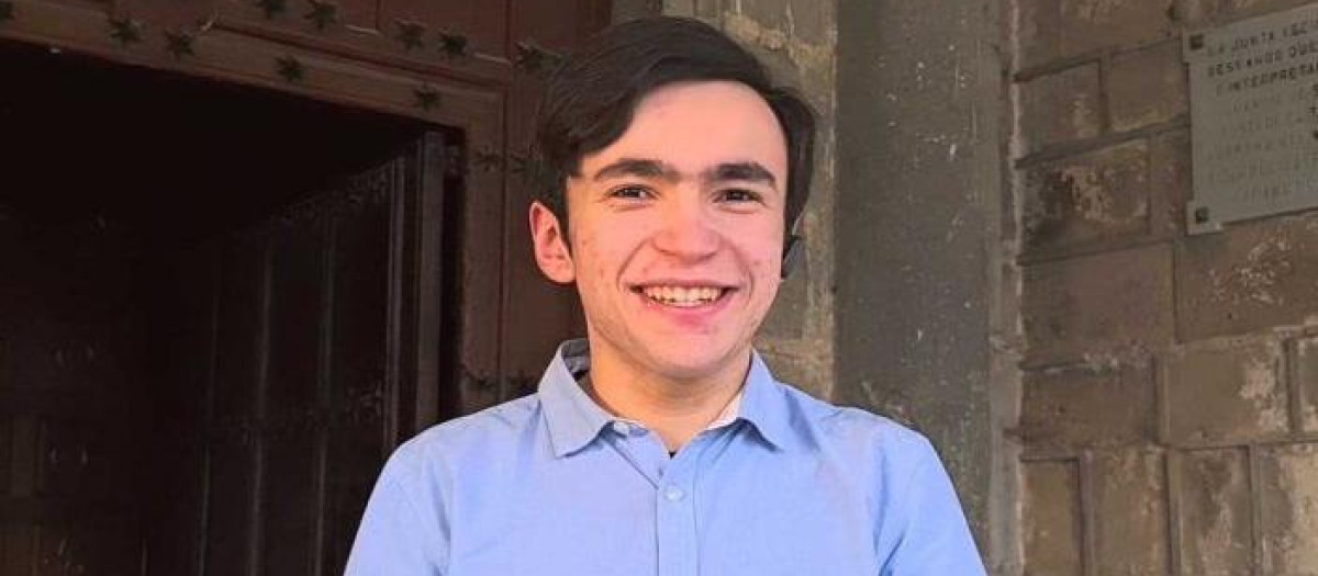 “Mis amigos saben que soy monaguillo. La mayoría no son creyentes, pero me respetan”, cuenta Marcos Diego