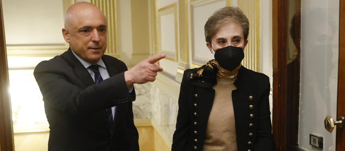La directora del CNI, Paz Esteban, este jueves a su llegada a la Comisión de Secretos Oficiales en el Congreso de los Diputados