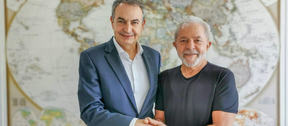 El expresidente brasileño y candidato a la reelección Luis Ignacio Lula da Silva junto al expresidente Zapatero