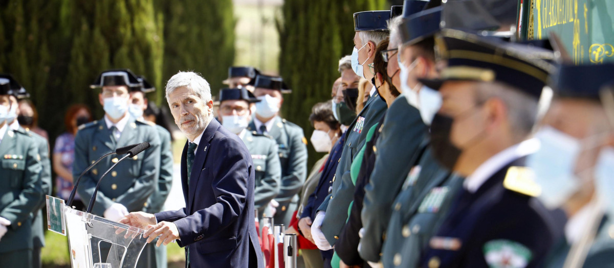 Marlaska, en un acto de abril de 2018 con la Guardia Civil en Puente Genil (Córdoba)