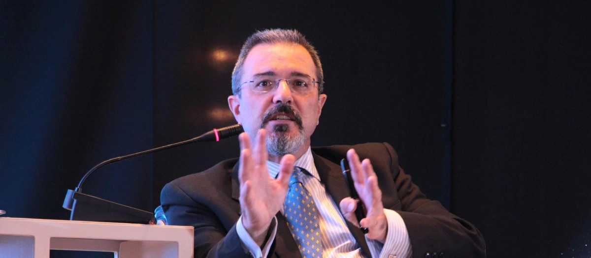 Carlos Flores, catedrático de Derecho Constitucional de la Universidad de Valencia