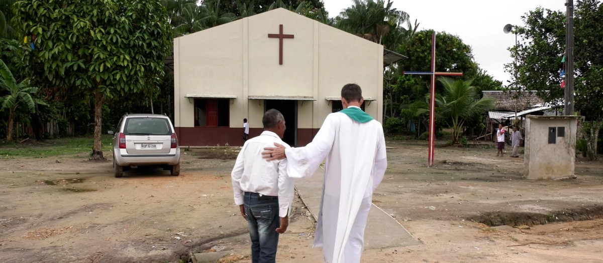 Los misioneros desarrollan su labor contra viento y marea en los entornos más hostiles