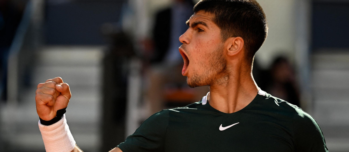 Alcaraz levanta el puño tras ganar un punto