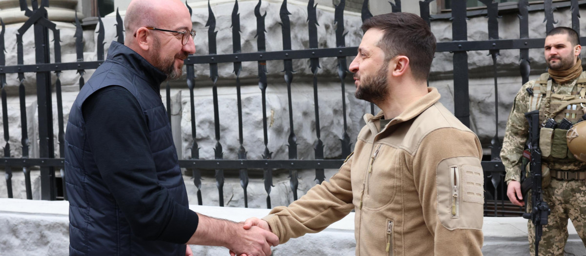 El presidente del Consejo Europeo, Charles Michel, se reúne con el presidente de Ucrania, Volodymyr Zelenskyy, en Kiev, Ucrania, el 20 de abril