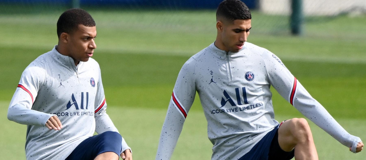 Mbappé y Achraf durante un entrenamiento con el PSG