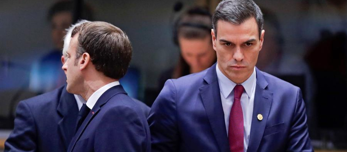 El presidente del Gobierno, Pedro Sánchez, junto al francés, Emmanuel Macron