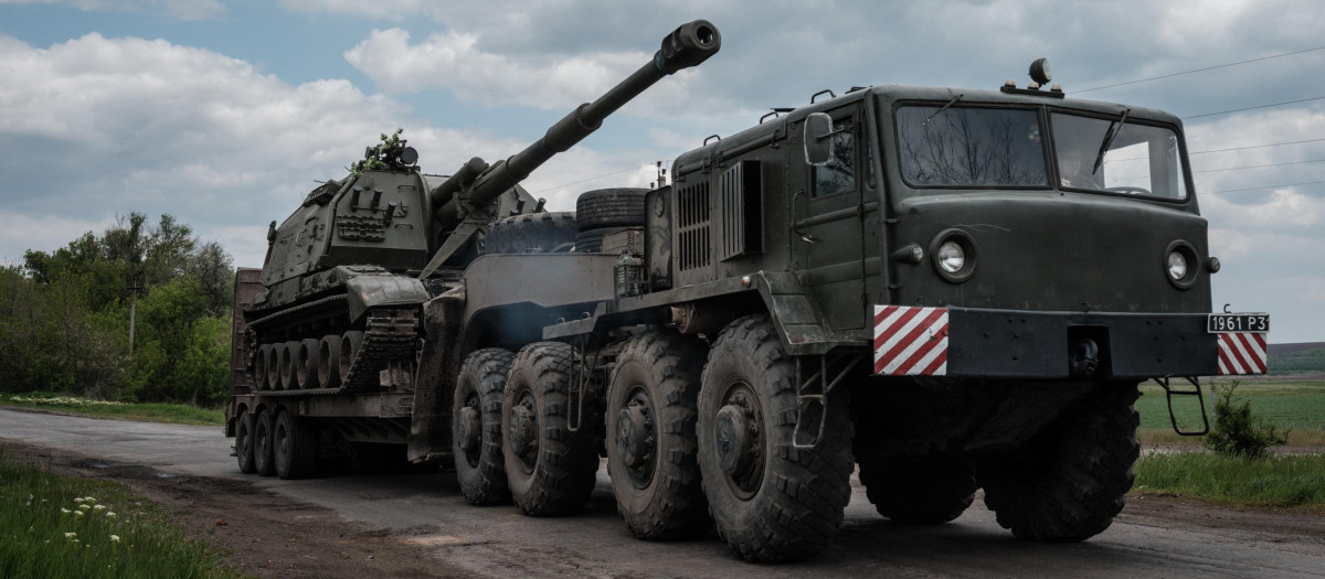 Un tanque circula por Ucrania en plena guerra