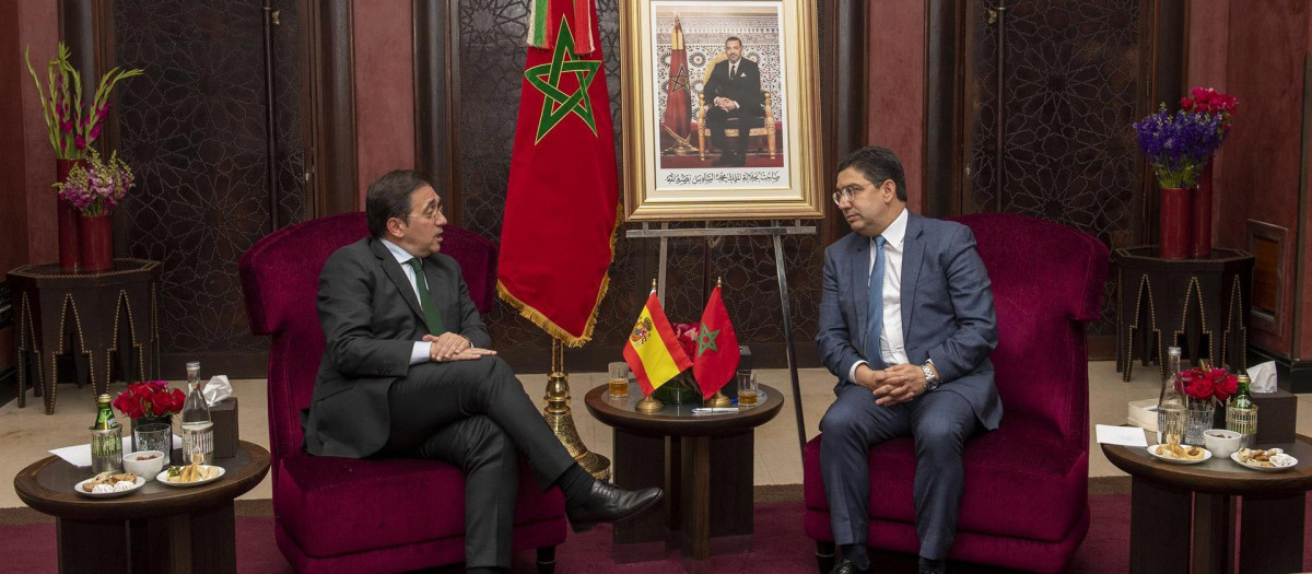 El ministro de Exteriores, José Manuel Albares, con su homólogo marroquí, Nasser Bourita en Marrakech