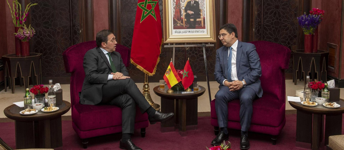 El ministro de Exteriores, José Manuel Albares, con su homólogo marroquí, Nasser Bourita en Marrakech