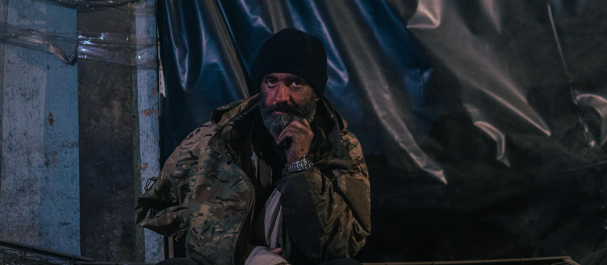 Sin intención de rendirse, el batallón Azov sigue aguantando los bombardeos rusos atrincherados en la planta siderúrgica