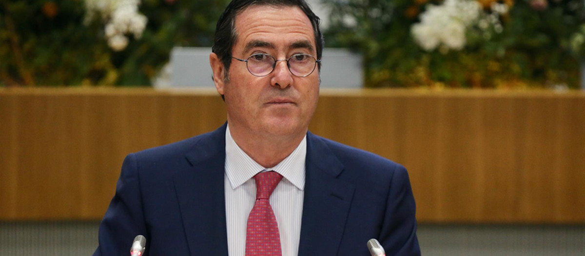 Garamendi ha insistido en la necesidad de que esos fondos lleguen a las pequeñas y medianas empresas