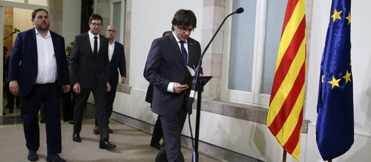 Puigdemont, el 6 de septiembre de 2017, anunciando la firma del decreto que convocaba la votación del referéndum del 1-O