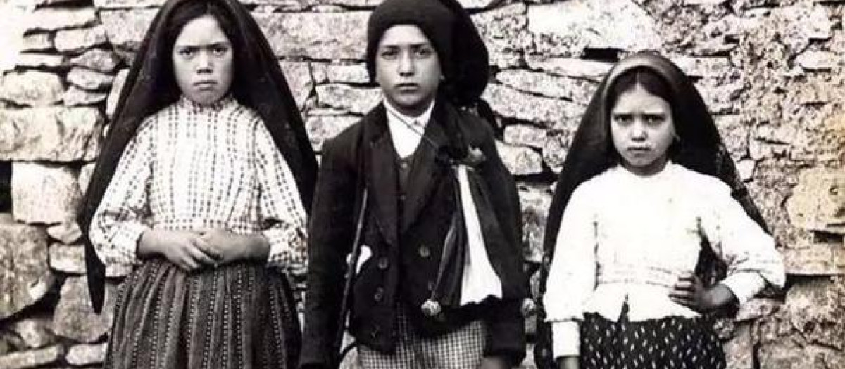 Lucia, Francisco y Jacinta, los pastorcillos de Fátima