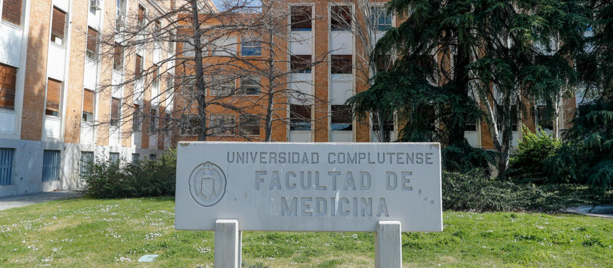 Fachada de la Facultad de Medicina de la Universidad Complutense de Madrid