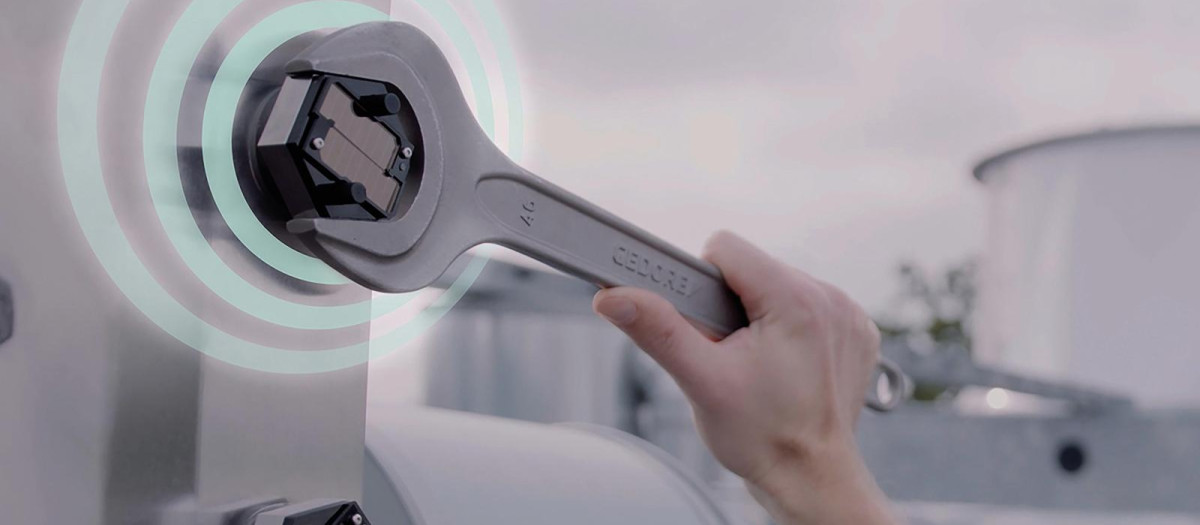 Los tornillos inteligentes transmiten los datos de fuerza de carga de forma inalámbrica