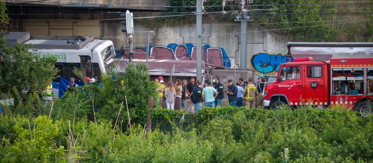 Accidente entre un tren de mercancías y un tren de pasajeros en una estación de Ferrocarrils de la Generalitat de Catalunya, a 16 de mayo de 2022, en Sant Boi, Barcelona, Cataluña
