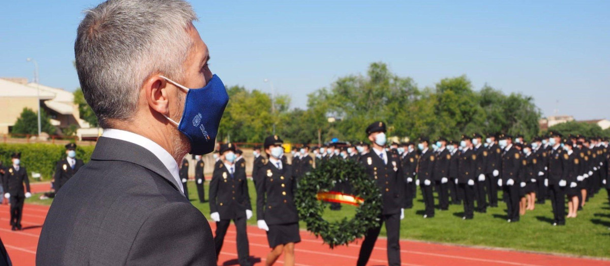 El ministro del Interior, Fernando Grande-Marlaska, preside en Ávila la jura del cargo de 1.370 agentes de la XXXV Promoción de la Escala Básica de la Policía Nacional.