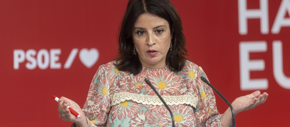 La portavoz del PSOE, Adriana Lastra, en una comparecencia en la sede socialista