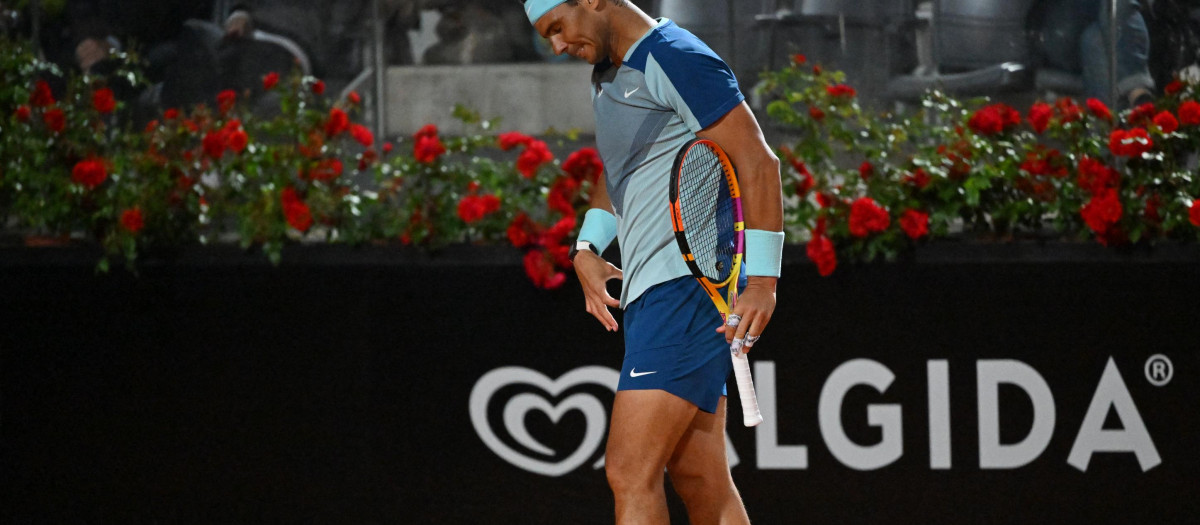Nadal se duele del pie durante su partido en Roma contra Shapovalov
