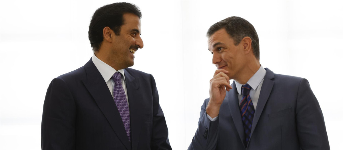 El presidente del Gobierno, Pedro Sánchez, recibe al Emir de Qatar, Tamim bin Hamad Al Thani