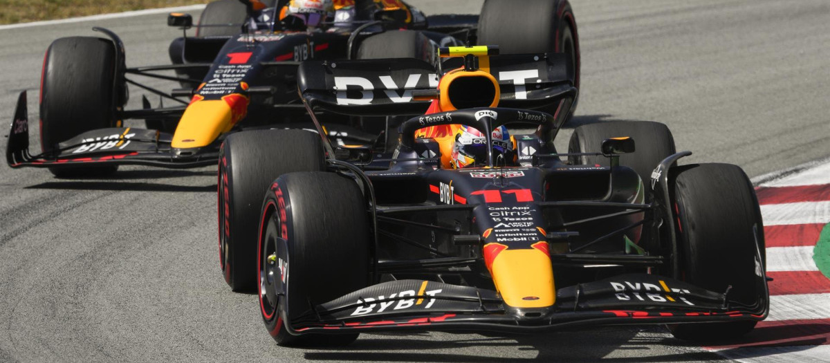 Los Red Bull de Verstappen y Pérez lideran la carrera