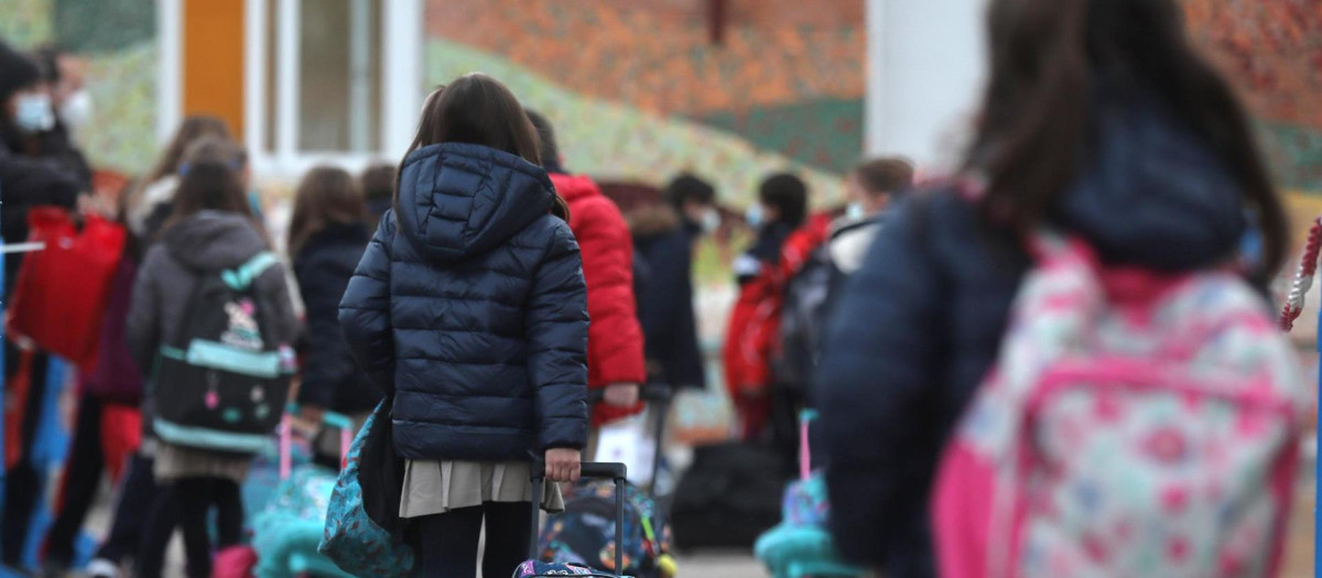 La Consejería de Educación y Deporte plantea una reducción de la carga lectiva