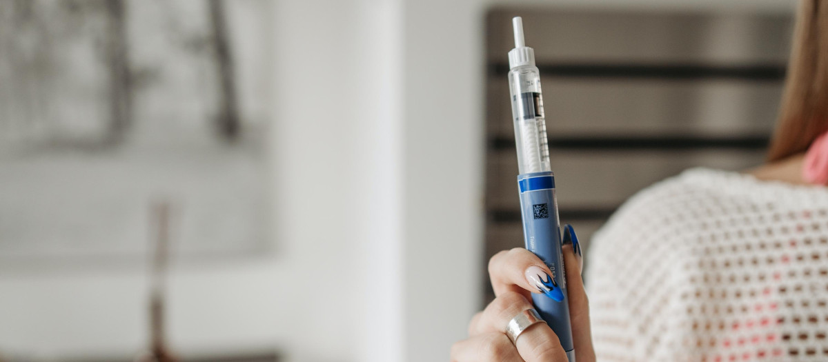 La bomba de insulina está diseñada para el suministro de insulina, a regímenes establecidos y variables, para el control de la diabetes