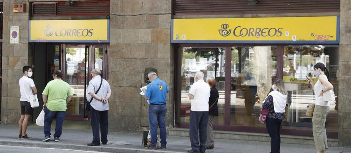 Colas en una oficina de Correos