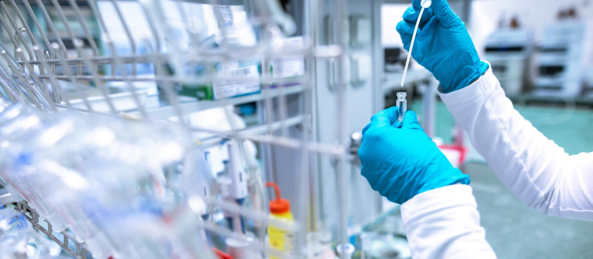 Científico trabajando en un laboratorio