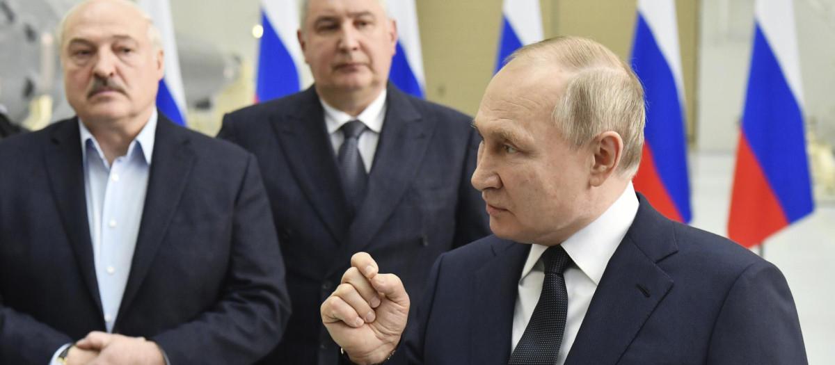 El presidente de Rusia, Vladimir Putin y su homólogo bielorruso, Aleksndr Lukashenko (izqda.), el pasado mes de abril