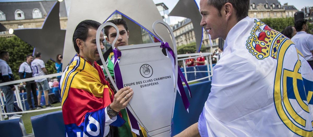 Los aficionados blancos ya se hacen notar desde París