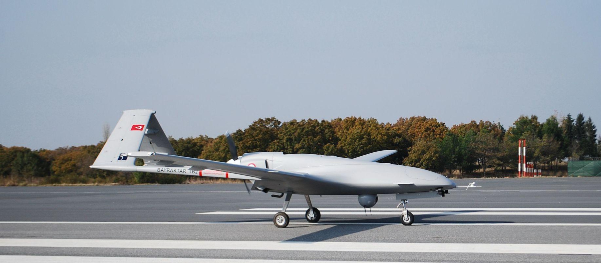 Dron militar del modelo Bayraktar TB2 fabricado en Turquía