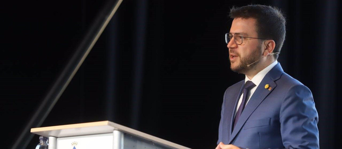 El presidente de la Generalitat, Pere Aragonés.

El president de la Generalitat, Pere Aragonès, ha afirmat aquest dilluns que el decret llei que ha aprovat el Govern sobre el català a l'ensenyament "protegeix els centres educatius, els docents i el model d'escola catalana".

ESPAÑA EUROPA CATALUÑA POLÍTICA
RUBEN MORENO - GOVERN