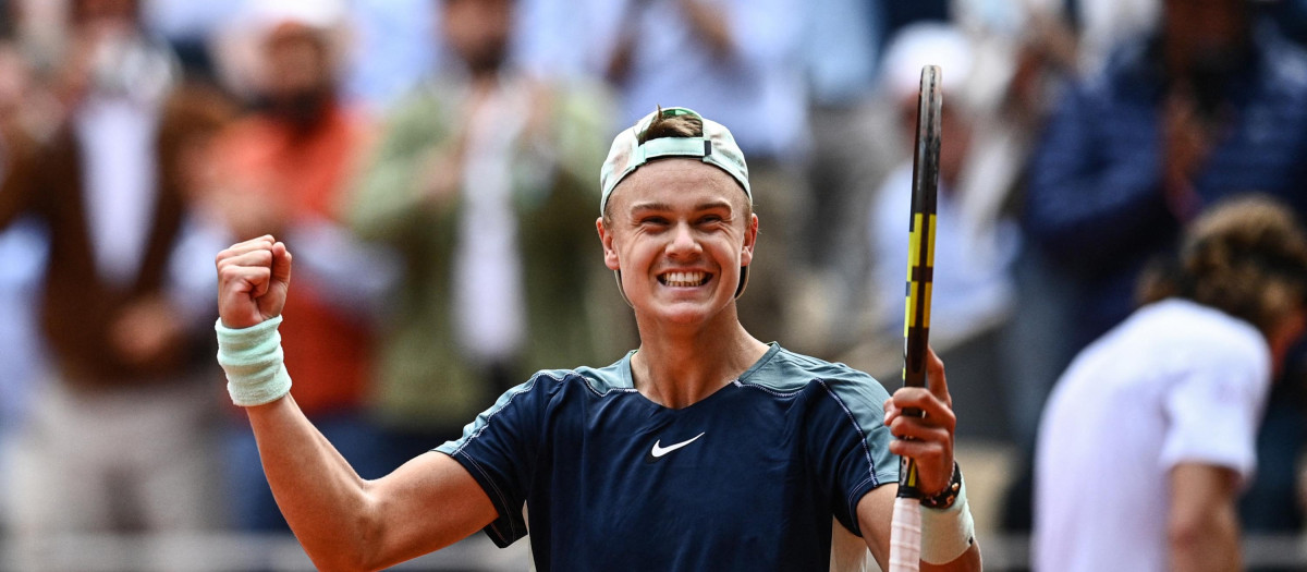 Holger Rune celebra su pase a cuartos de final de Roland Garros