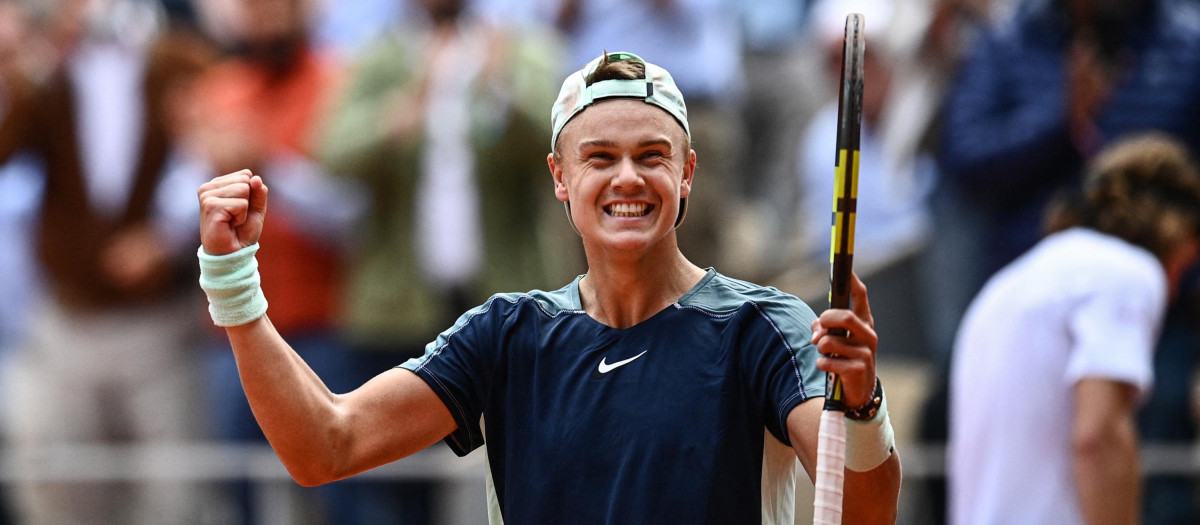 Holger Rune celebra su pase a cuartos de final de Roland Garros