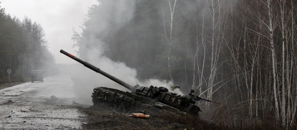 Tanque ruso destruido Donbás Ucrania