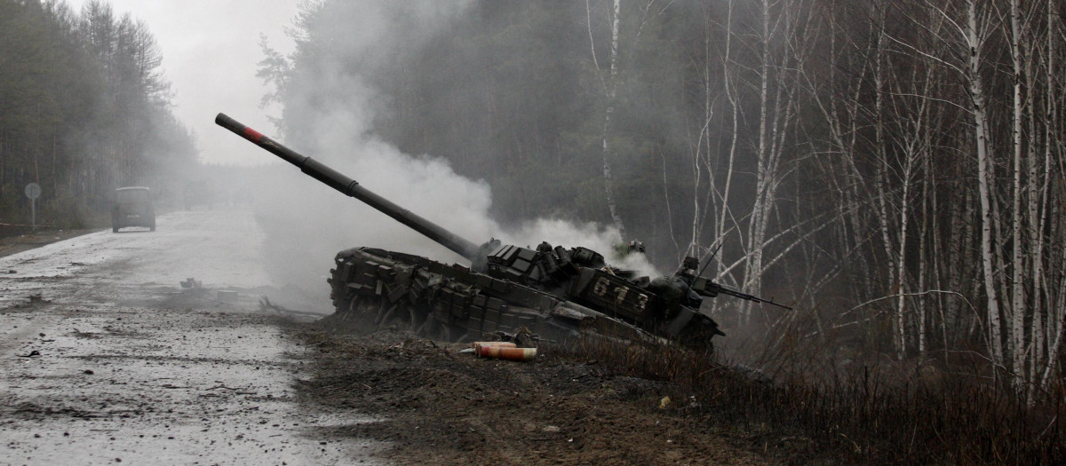 Tanque ruso destruido Donbás Ucrania