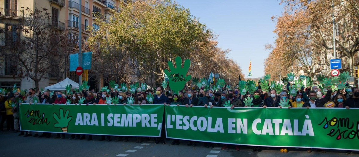 Manifestación en defensa de la escuela en catalán